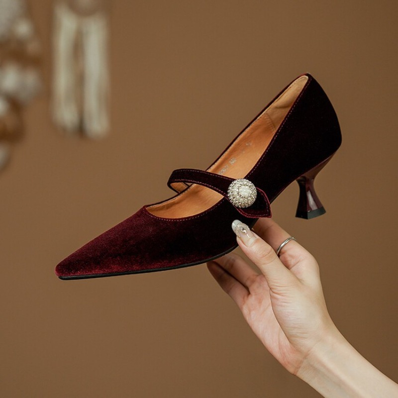Weinrote Mary-Jane-Schuhe mit  – Women'S Heels Bewertung und Preis